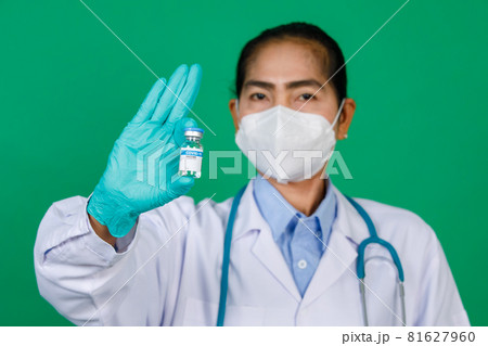 Focusing on asian female doctor wearing lab coat hand holding syringe and Covid 19 vaccine vial bottle. Concept for Covid 19 vaccination 81627960