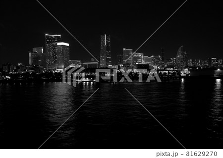 【神奈川】みなとみらい地区の夜景(モノクロ) 【神奈川】みなとみらい地区の夜景(モノクロ) 81629270