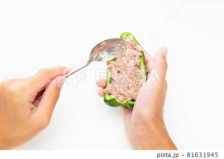ピーマンの肉詰め ピーマンの肉詰め 81631945