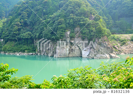 熊野川(川端[川丈]街道)  (岩は釣鐘石)【和歌山県・三重県】 81632136