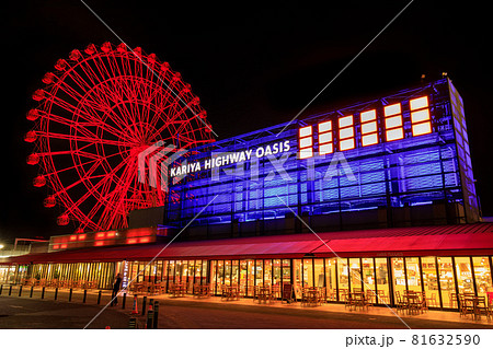 刈谷市　愛知県緊急事態宣言発出中の刈谷ハイウェイオアシスと大観覧車の赤色ライトアップ 81632590
