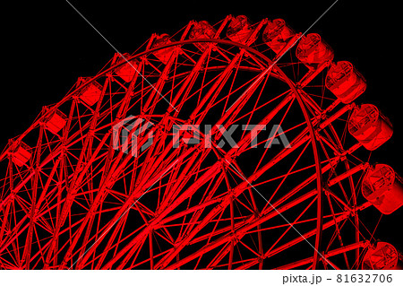 刈谷市　愛知県緊急事態宣言発出中の刈谷ハイウェイオアシス大観覧車の赤色ライトアップ 81632706