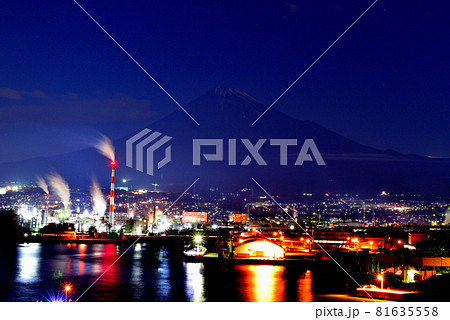 田子の浦港からの富士山と工場夜景 田子の浦港からの富士山と工場夜景 81635558