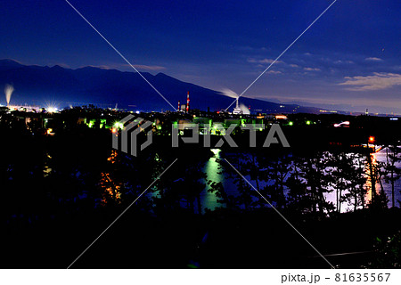 田子の浦港からの富士山と工場夜景 田子の浦港からの富士山と工場夜景 81635567