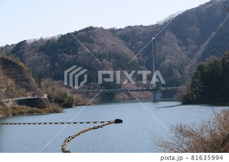 埼玉県秩父市上吉田の合角ダム西秩父桃湖の風景 81635994