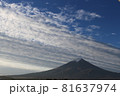 富士山と雲 81637974