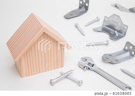 住宅と建築用金具　 81638005