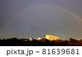 夏の終わり、夕方の大きな虹 81639681