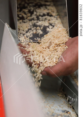 Factory machine Milling rice in close up Factory machine Milling rice in close up 81639832