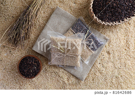 Organic raw brown rice and riceberry rice in close up Organic raw brown rice and riceberry rice in close up 81642686