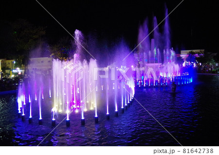 フィリピン 世界遺産ビガン歴史都市 サルセド広場の噴水ショーの写真素材