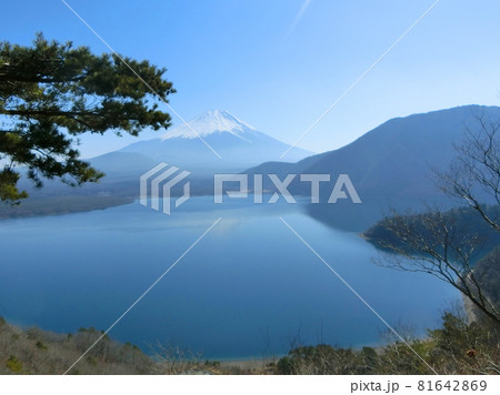本栖湖からの富士山・紙幣の逆さ富士 81642869