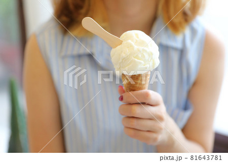 Woman hand with ice cream in close up 81643781