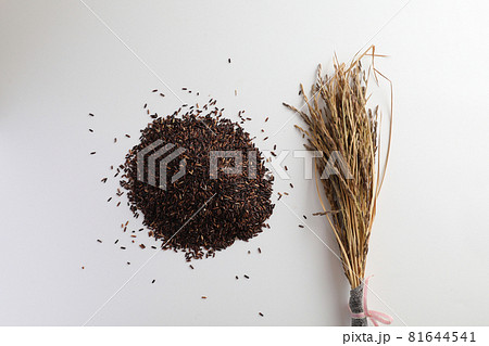 Raw organic riceberry rice in close up Raw organic riceberry rice in close up 81644541
