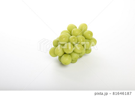 Green grape isolated in white background 81646187