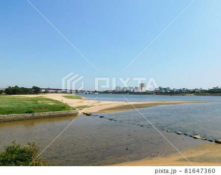 夙川河口と御前浜(兵庫県西宮市で2021年8月撮影) 夙川河口と御前浜(兵庫県西宮市で2021年8月撮影) 81647360