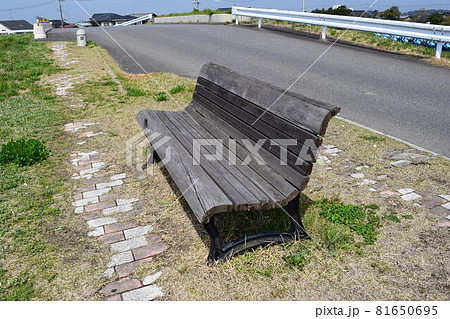 公園のベンチ 公園のベンチ 81650695