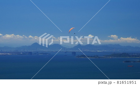 王子ヶ岳からのパラグライダー2 81651951