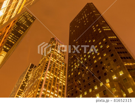 Night view of New York Manhattan during sunset 81652315