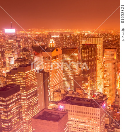 Night view of New York Manhattan during sunset Night view of New York Manhattan during sunset 81652321