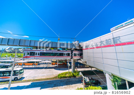 日本の鎌倉都市景観 湘南モノレール大船駅などを望む(経年変化で色あせうすくなった駅名文字) 日本の鎌倉都市景観 湘南モノレール大船駅などを望む(経年変化で色あせうすくなった駅名文字) 81656902