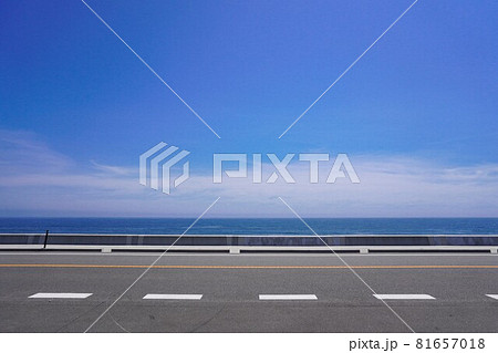 青い海と道路、福島県相馬市松川浦 青い海と道路、福島県相馬市松川浦 81657018