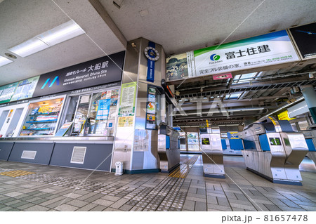 日本の鎌倉都市景観 湘南モノレール大船駅などを望む 日本の鎌倉都市景観 湘南モノレール大船駅などを望む 81657478