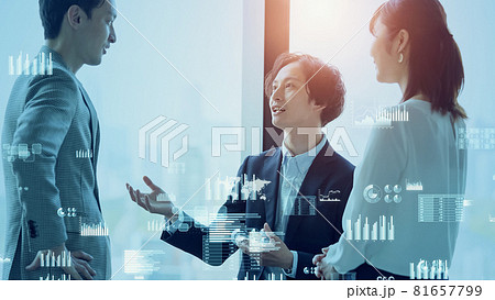 ミーティングするビジネスグループと統計データイメージ ミーティングするビジネスグループと統計データイメージ 81657799