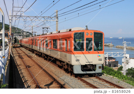 山陽電鉄滝の茶屋駅を走る阪神8000系 81658026