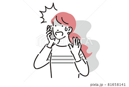 人物 通話しながらショックを受ける女性 81658141