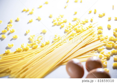 パスタとマカロニとたまご 81659310