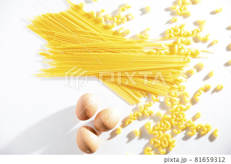 パスタとマカロニとたまご 81659312