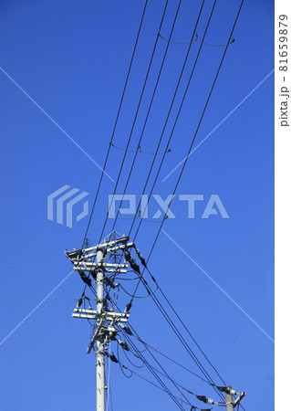 電柱と電線 81659879