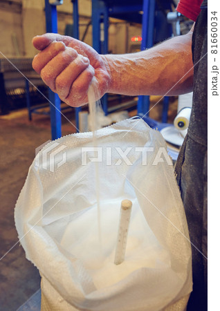 Packing granular compounds Packing granular compounds 81660034