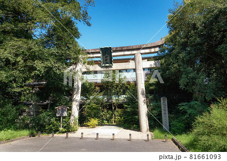 京都、梨木神社の鳥居と風景	 81661093