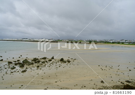 沖縄の遠浅の砂浜 沖縄の遠浅の砂浜 81663190