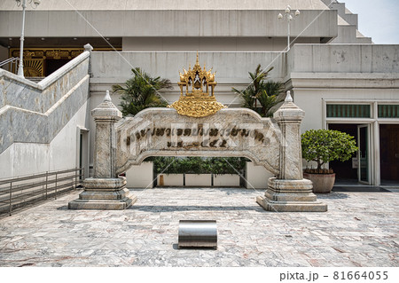 Wat Paknam Bhasicharoen Stupa is a royal temple located in Phasi Charoen district in Bangkok 81664055