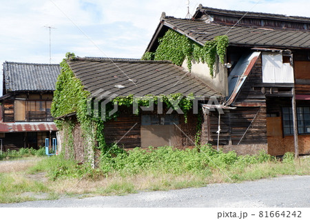 古い木造建築 古い木造建築 81664242