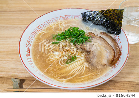 博多とんこつラーメン 博多とんこつラーメン 81664544