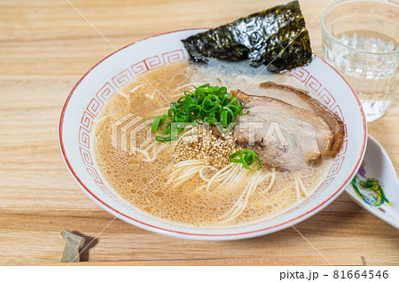 博多とんこつラーメン 81664546