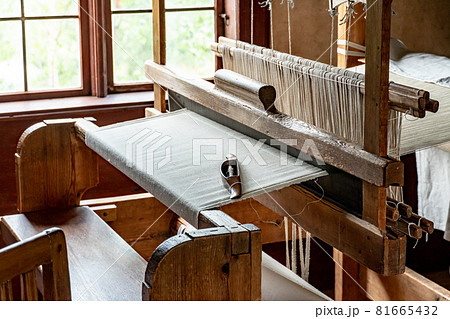 Antique wooden loom sewing weaving machine 81665432