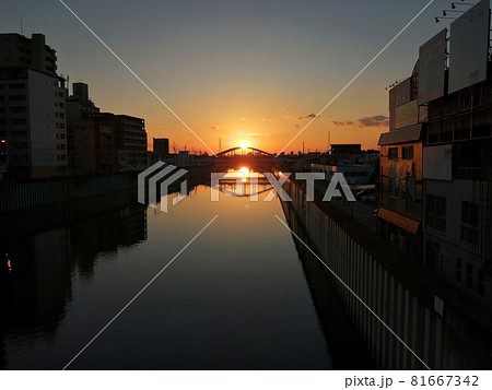 住道の夕日 81667342