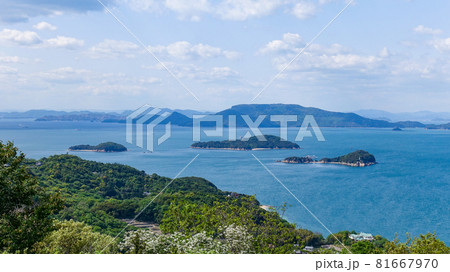 瀬戸内海を見晴らす　あじ竜王山公園から源平合戦由来の稲毛島、兜島、豊島ほか（香川県高松市庵治町 ） 81667970