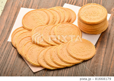 懐かしい炭酸せんべい 81668179