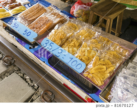 タイ メークローン市場 Talad Rom Hub (Mae Klong Train Market) タイ メークローン市場 Talad Rom Hub (Mae Klong Train Market) 81670127