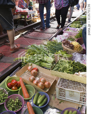 タイ メークロン市場 Talad Rom Hub (Mae Klong Train Market) 81670136