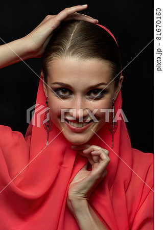 face with veil face with veil 81670160