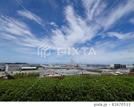 都会の果てしない空 81670533