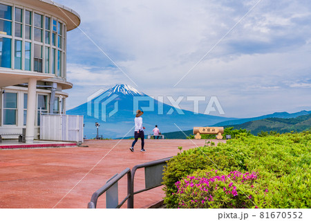 (静岡県)初夏の箱根十国峠、山頂から望む富士山 (静岡県)初夏の箱根十国峠、山頂から望む富士山 81670552