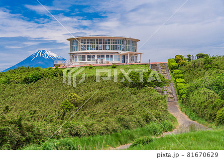 (静岡県)初夏の十国峠展望台、富士山 (静岡県)初夏の十国峠展望台、富士山 81670629